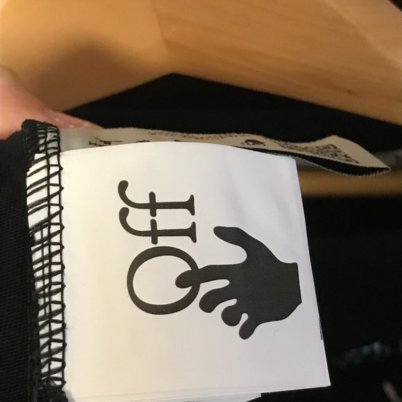 Off-White T-Shirt - Picture 6 of 7